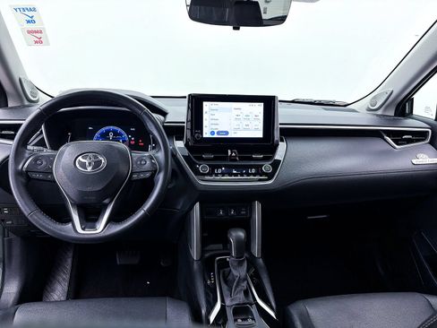 Used 2024 Toyota Corolla Cross XLE w/ Convenience Package AWD/4WD image 20