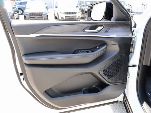 New 2025 Jeep Grand Cherokee L Limited w/ Black Appearance Package image 22