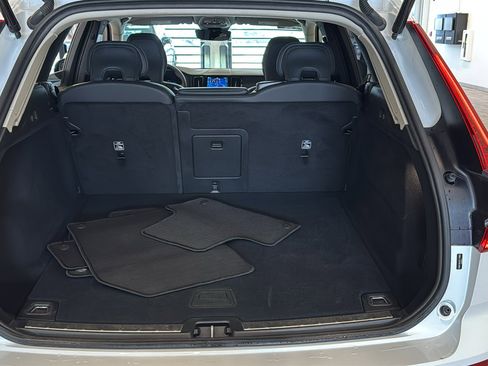 Used 2025 Volvo XC60 B5 Plus AWD/4WD image 29