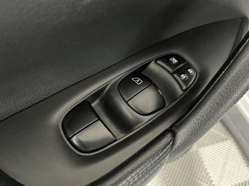 Used 2015 Nissan Rogue SV image 21