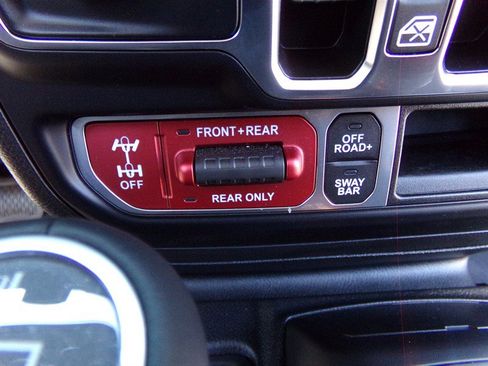 Used 2023 Jeep Gladiator Rubicon AWD/4WD image 39