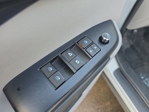 Used 2019 Toyota Highlander AWD V6 image 19