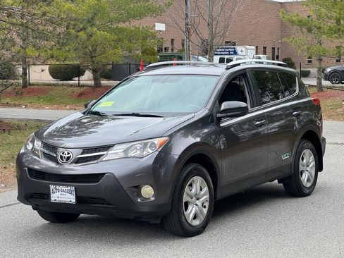 Used 2015 Toyota RAV4 LE image 3