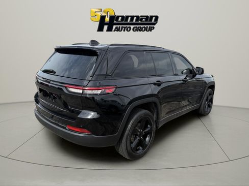 Used 2022 Jeep Grand Cherokee Altitude AWD/4WD image 5
