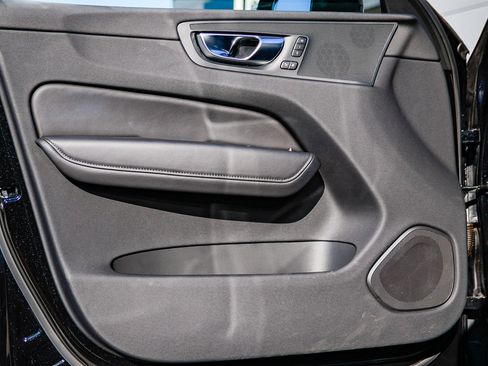 Used 2025 Volvo XC60 B5 Plus image 22