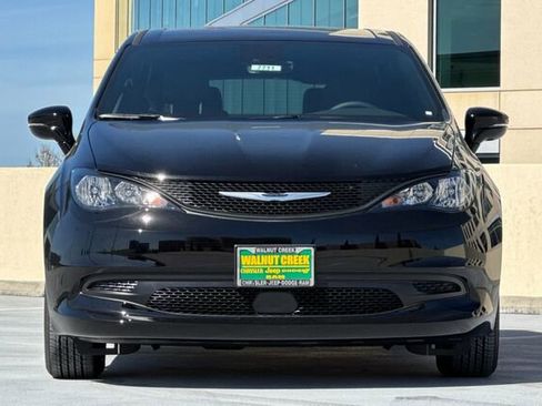 New 2026 Chrysler Voyager LX image 6