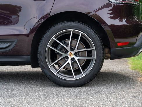 Certified 2026 Porsche Macan AWD/4WD image 12