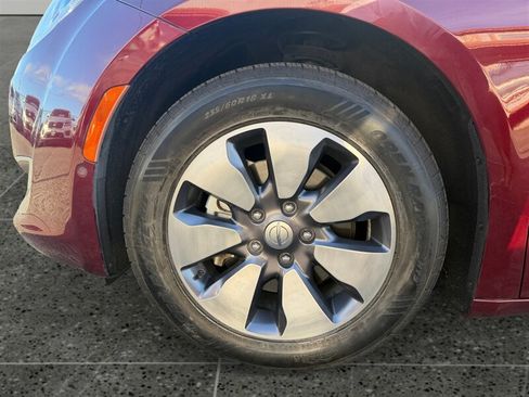 Used 2018 Chrysler Pacifica Limited w/ Advanced Safetytec Group FWD image 15