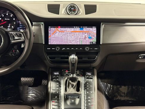 Used 2020 Porsche Macan Turbo image 45