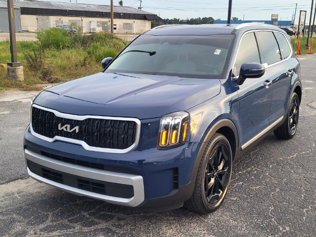 Used 2024 Kia Telluride EX w/ EX Captain's Chair Package FWD image 7