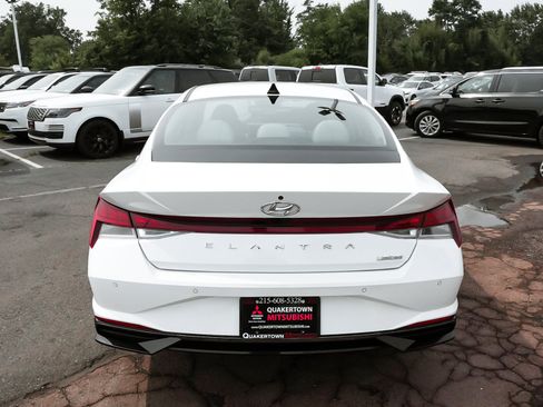 Used 2023 Hyundai Elantra Limited w/ Cargo Package FWD image 5