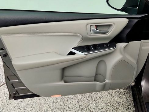 Used 2017 Toyota Camry XLE image 10