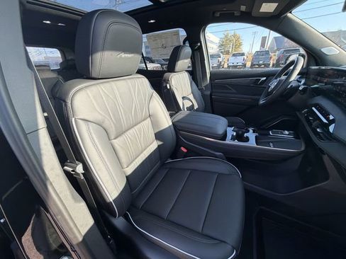 New 2026 Buick Enclave Avenir w/ Super Cruise Package FWD image 22