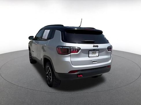 Used 2025 Jeep Compass Trailhawk AWD/4WD image 11