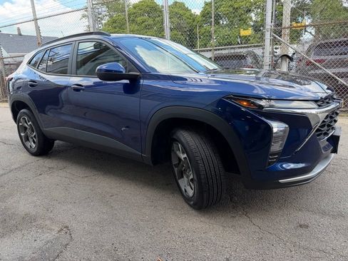 Used 2024 Chevrolet Trax LT w/ Driver Confidence Package FWD image 8