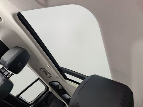 Used 2024 Land Rover Defender 110 S image 15