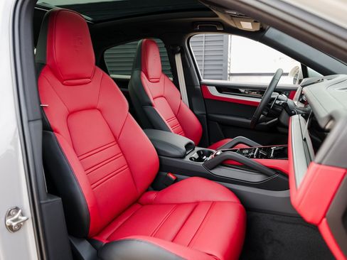 New 2026 Porsche Cayenne S image 28