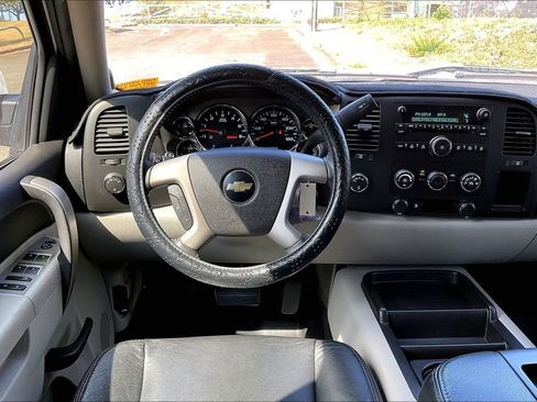 Used 2010 Chevrolet Silverado 1500 LT w/ Power Pack Plus AWD/4WD image 4