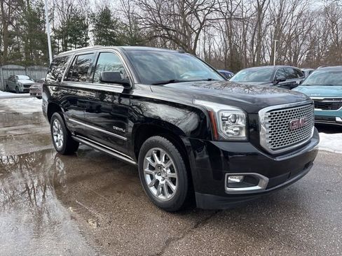 Used 2017 GMC Yukon Denali w/ Open Road Package image 3