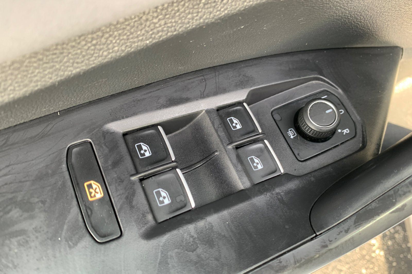 Used 2025 Volkswagen Jetta SE FWD image 14