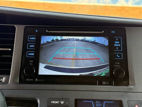 Used 2015 Toyota Sienna XLE Premium image 38