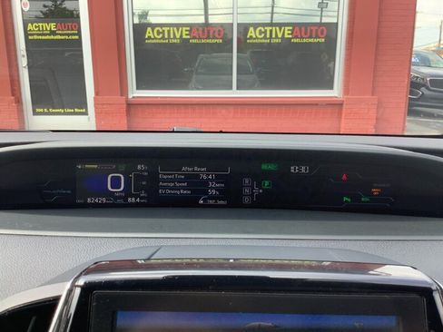 Used 2017 Toyota Prius Prime Advanced FWD image 25
