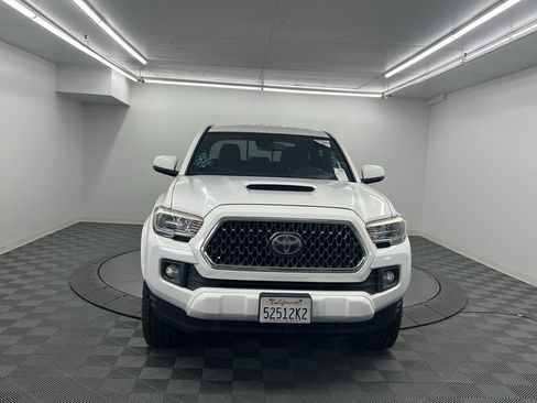 Used 2018 Toyota Tacoma TRD Sport image 5
