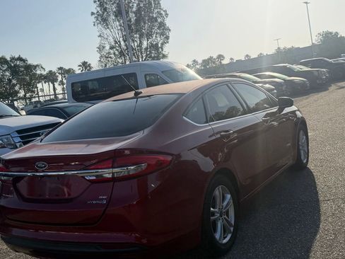 Used 2018 Ford Fusion SE FWD image 3