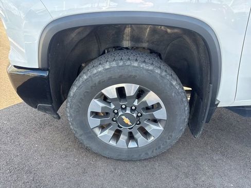 Used 2024 Chevrolet Silverado 2500 Custom w/ Custom Convenience Package image 18