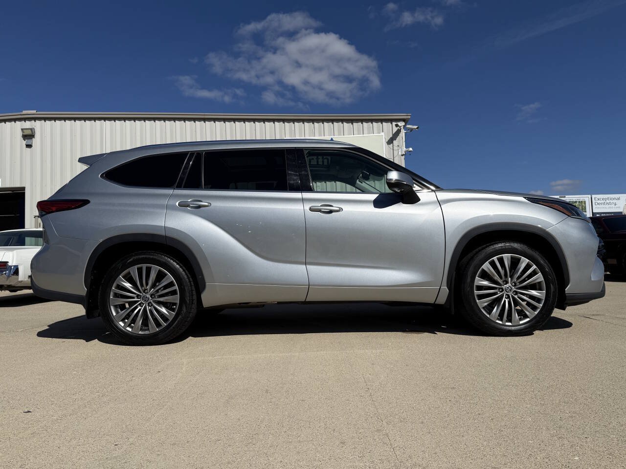 Used 2021 Toyota Highlander Limited AWD/4WD image 31