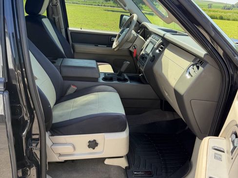 Used 2010 Ford Expedition XLT AWD/4WD image 16