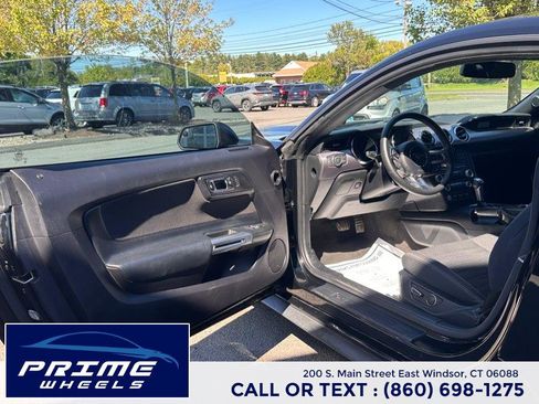 Used 2017 Ford Mustang Coupe RWD image 9