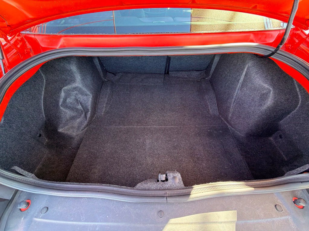 Used 2016 Dodge Challenger SXT RWD image 18