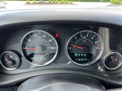 Used 2018 Jeep Wrangler Unlimited Sahara w/ Connectivity Group AWD/4WD image 12