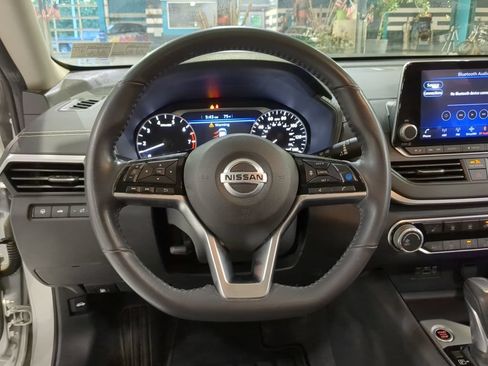 Used 2022 Nissan Altima 2.5 SV w/ SV Premium Package AWD/4WD image 2