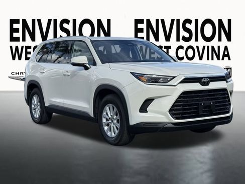 Used 2024 Toyota Grand Highlander XLE image 2