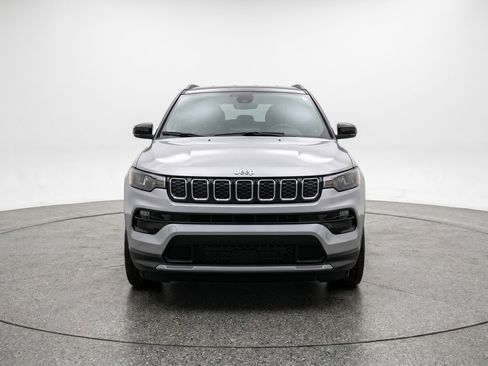 Used 2025 Jeep Compass Limited AWD/4WD image 2
