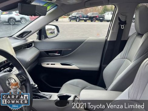 Used 2021 Toyota Venza Limited image 23