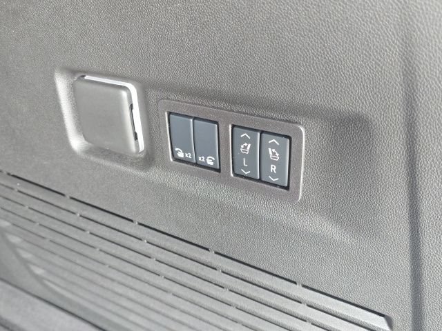 Used 2026 Chevrolet Suburban Premier AWD/4WD image 14