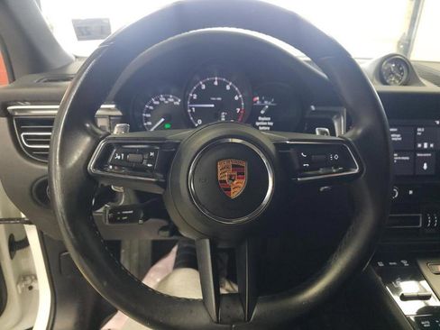 Used 2022 Porsche Macan Base image 8