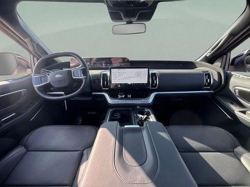 New 2026 Ford Expedition Max Platinum w/ Stealth Appearance Package AWD/4WD image 17