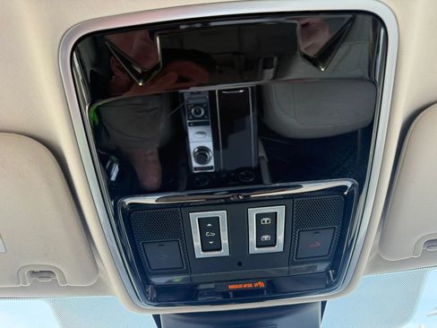 Used 2018 Land Rover Range Rover HSE AWD/4WD image 30