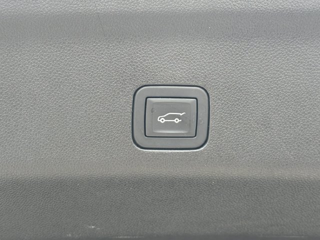 Used 2025 Chevrolet Suburban Premier AWD/4WD image 21