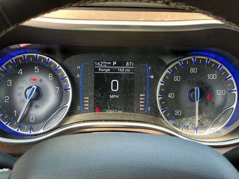 Used 2022 Chrysler Voyager LX FWD image 22