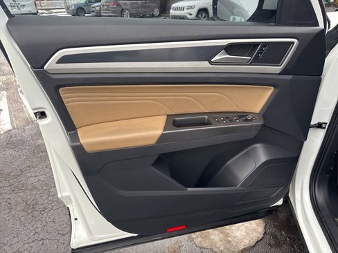 Used 2022 Volkswagen Atlas Cross Sport SE image 9