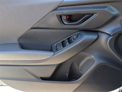 Used 2025 Subaru Crosstrek 2.0i Premium image 31