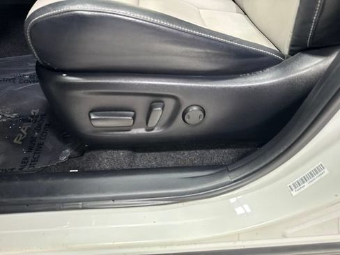 Used 2018 Toyota RAV4 Limited w/ Carpet Mat Package FWD image 7