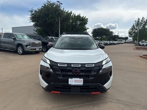 Certified 2025 Nissan Rogue SV AWD/4WD image 9