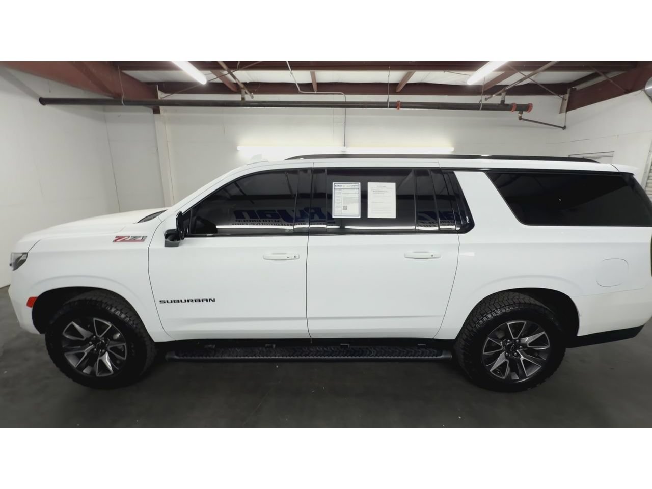 Certified 2024 Chevrolet Suburban Z71 w/ Luxury Package AWD/4WD image 5