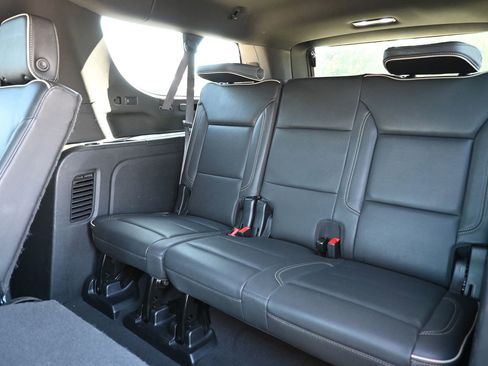 Used 2024 Chevrolet Suburban Premier AWD/4WD image 32